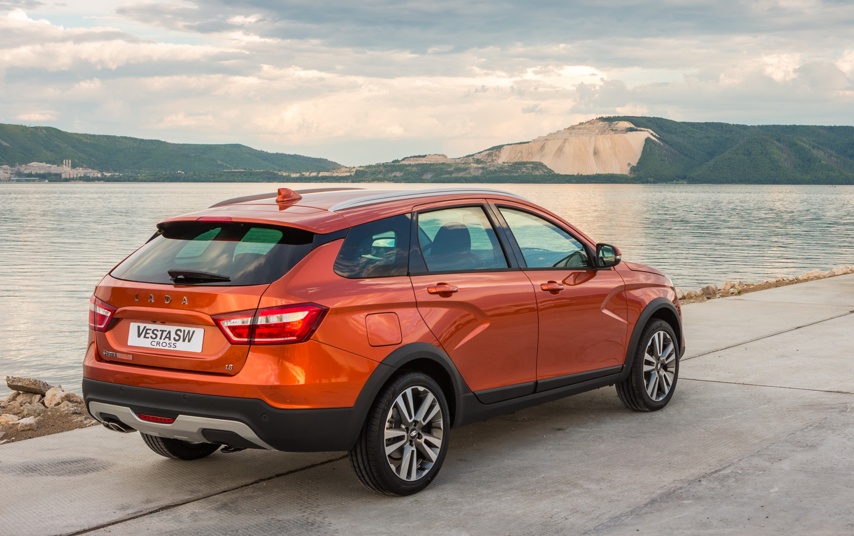 LADA Vesta SW и LADA Vesta SW Cross – старт продаж