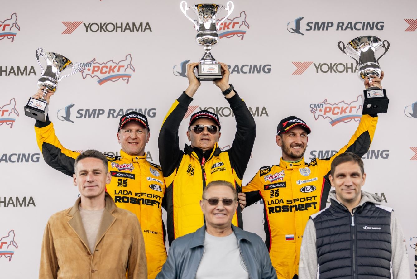 ПОБЕДНЫЙ ДУБЛЬ И БРОНЗА ДЕБЮТАНТА: LADA SPORT ROSNEFT ЗАВОЕВАЛА 5 ТРОФЕЕВ НА MOSCOW RACEWAY