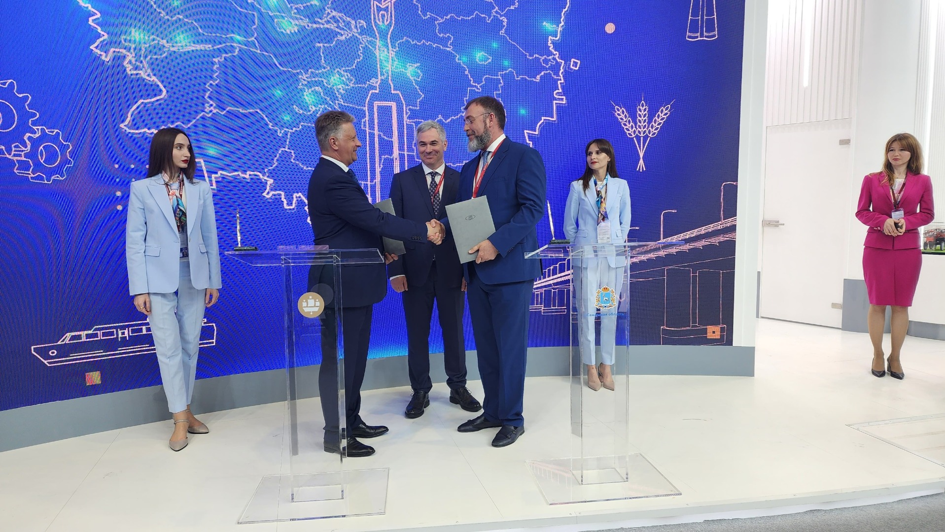 photo-https://static.lada.ru/files/sd/1273/gallery/996f8844-bfcd-4d7e-98f6-95466ea16679.jpeg