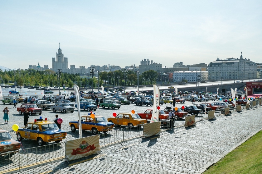 100 автомобилей LADA приняли участие в ГУМ-Авторалли