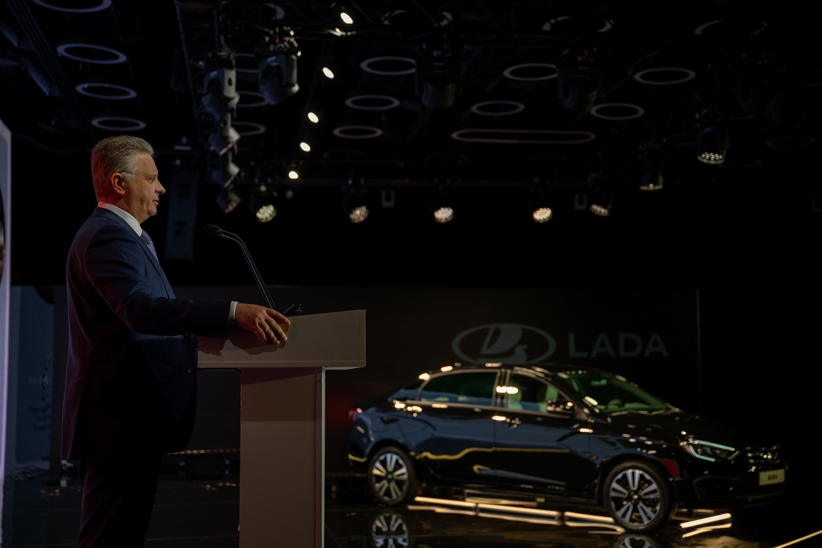 photo-https://static.lada.ru/files/sd/1466/gallery/801cfad7-0ef9-4baa-bc2b-1d807ed11881.jpeg