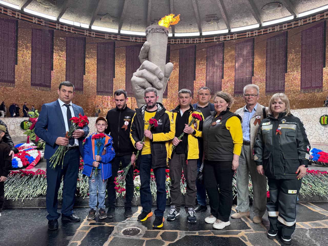 АВТОПРОБЕГ «ДОРОГИ ПАМЯТИ»: ПИЛОТЫ LADA SPORT ROSNEFT ПОЧТИЛИ ПАМЯТЬ ГЕРОЕВ ВЕЛИКОЙ ОТЕЧЕСТВЕННОЙ ВОЙНЫ
