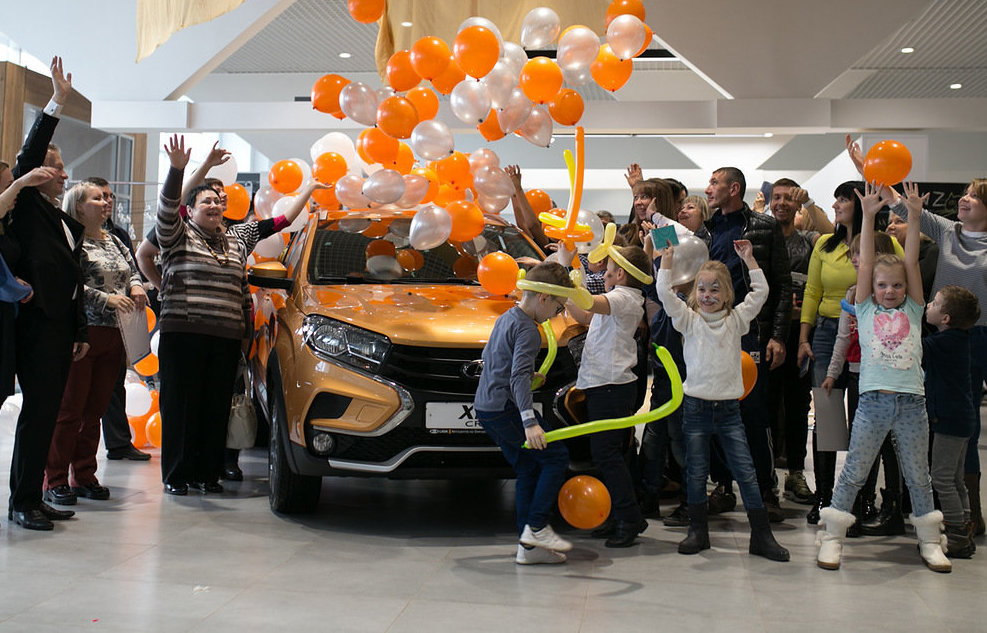 Свой в любой среде! В автосалоне LADA ''Автоцентр на Заводском'' презентовали новый XRAY Cross.