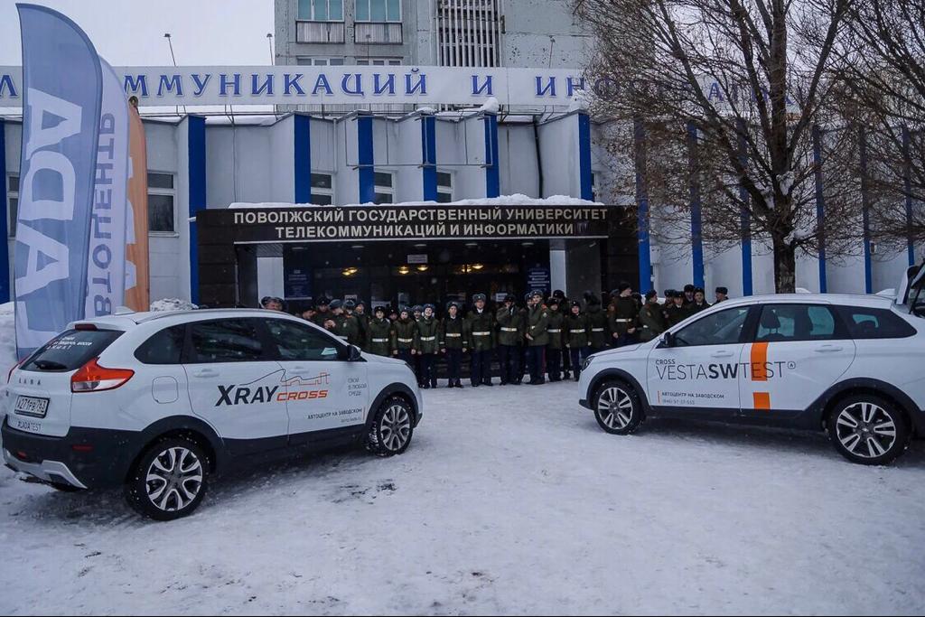 ''Автоцентр на Заводском'' экспонировал автомобили LADA