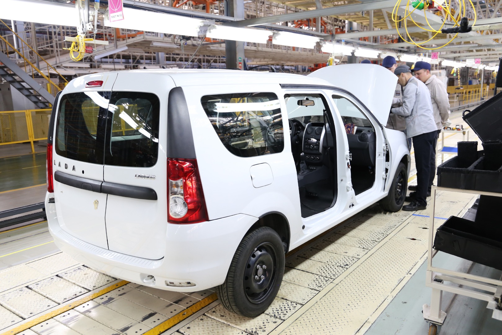 «ЛАДА ИЖЕВСК» ПРИСТУПИЛ К ТЕСТОВОЙ СБОРКЕ ПАССАЖИРСКИХ ВЕРСИЙ LADA LARGUS
