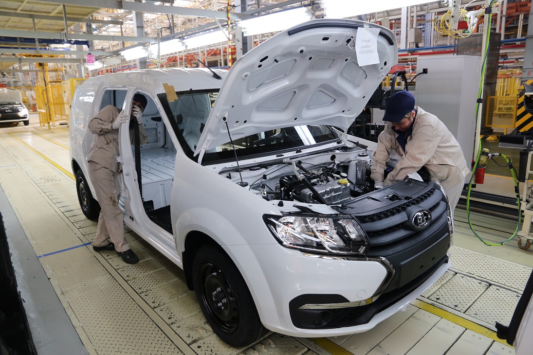 АВТОВАЗ НАЧАЛ ВЫПУСК ОПЫТНОЙ ПАРТИИ LADA LARGUS В ИЖЕВСКЕ