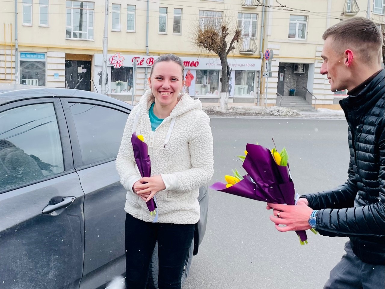 ДЦ «КАРМЕН» совместно с сотрудниками ГИБДД поздравили всех девушек-автолюбительниц  с праздником весны - КАРМЕН - дилер LADA в г. Рязань