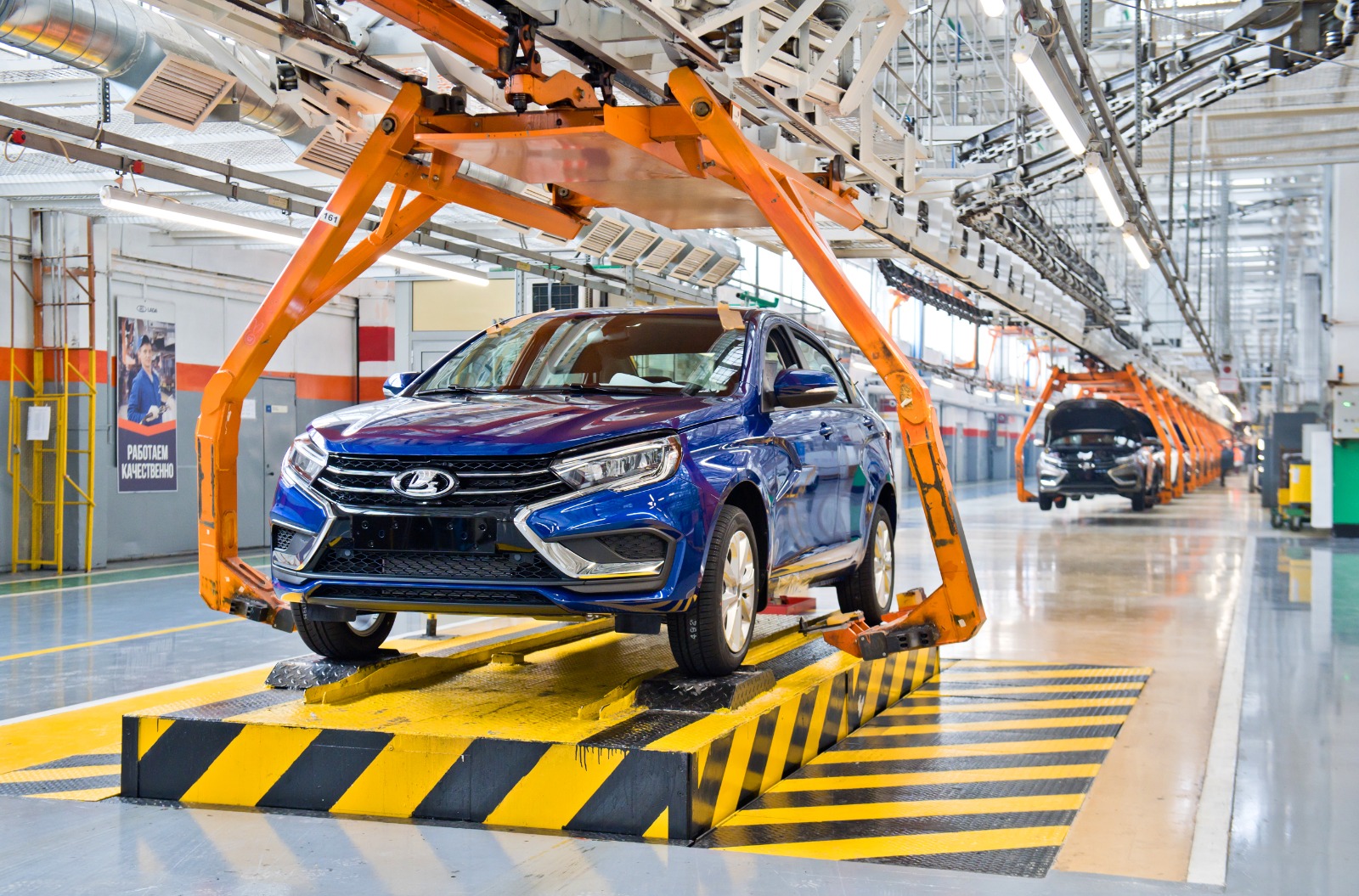 LADA: ТРЕНД НА ЯРКОСТЬ