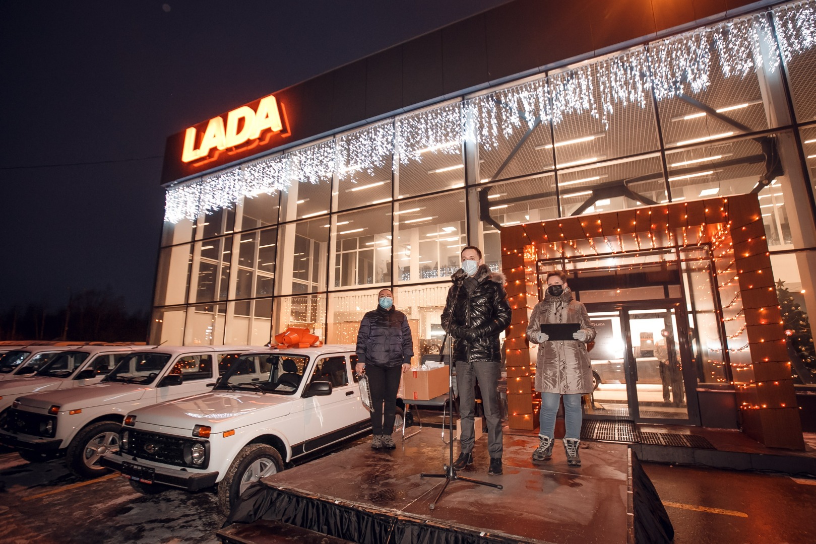 182 автомобиля LADA 4x4 для Минздрава Нижегородской области - Юникор -  дилер LADA в г. Нижний Новгород