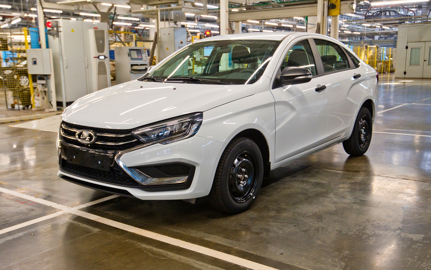 СТАРТ ПРОИЗВОДСТВА LADA VESTA С РУЧНЫМ УПРАВЛЕНИЕМ