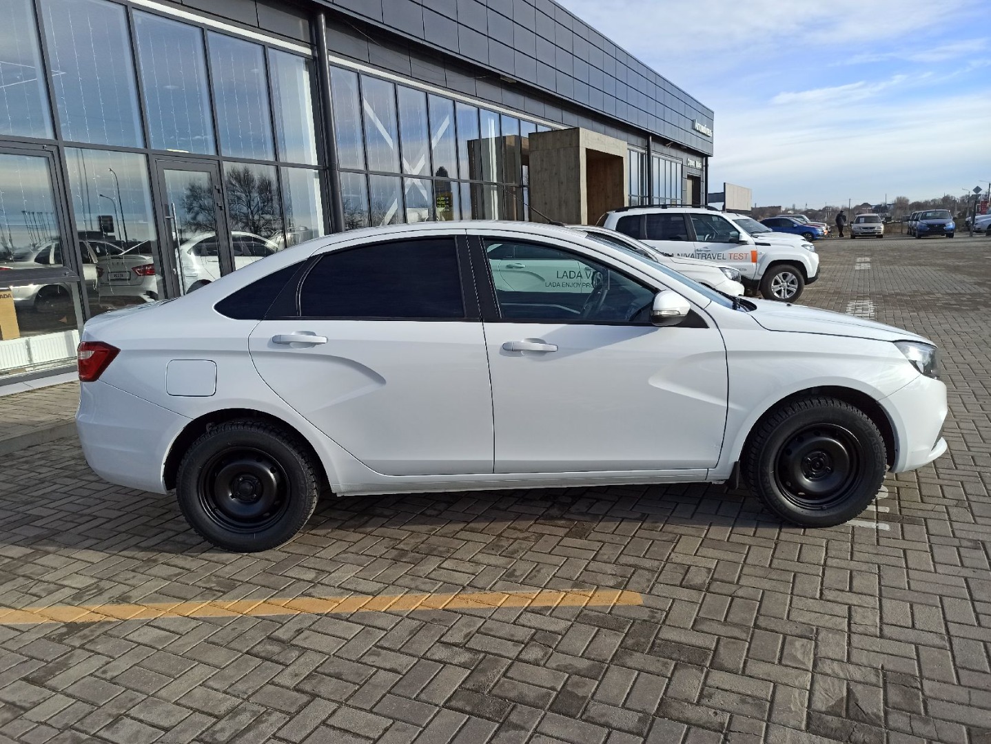 LADA VESTA за 750000 руб. - Автомобили с пробегом - Автолюбитель - дилер  LADA в г. Сальск