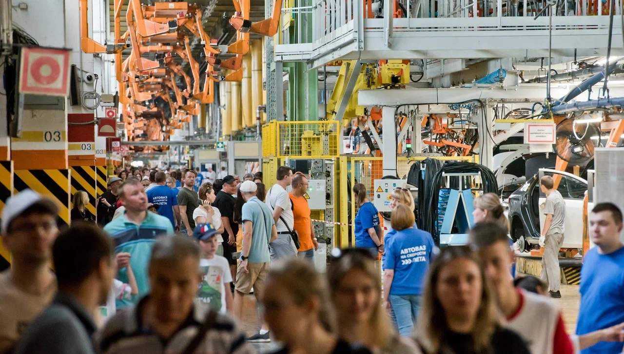 photo-https://static.lada.ru/images/v6/press-releases/%D0%94%D0%B5%D0%BD%D1%8C%20%D0%BE%D1%82%D0%BA%D1%80%D1%8B%D1%82%D1%8B%D1%85%20%D0%B4%D0%B2%D0%B5%D1%80%D0%B5%D0%B9_2.png