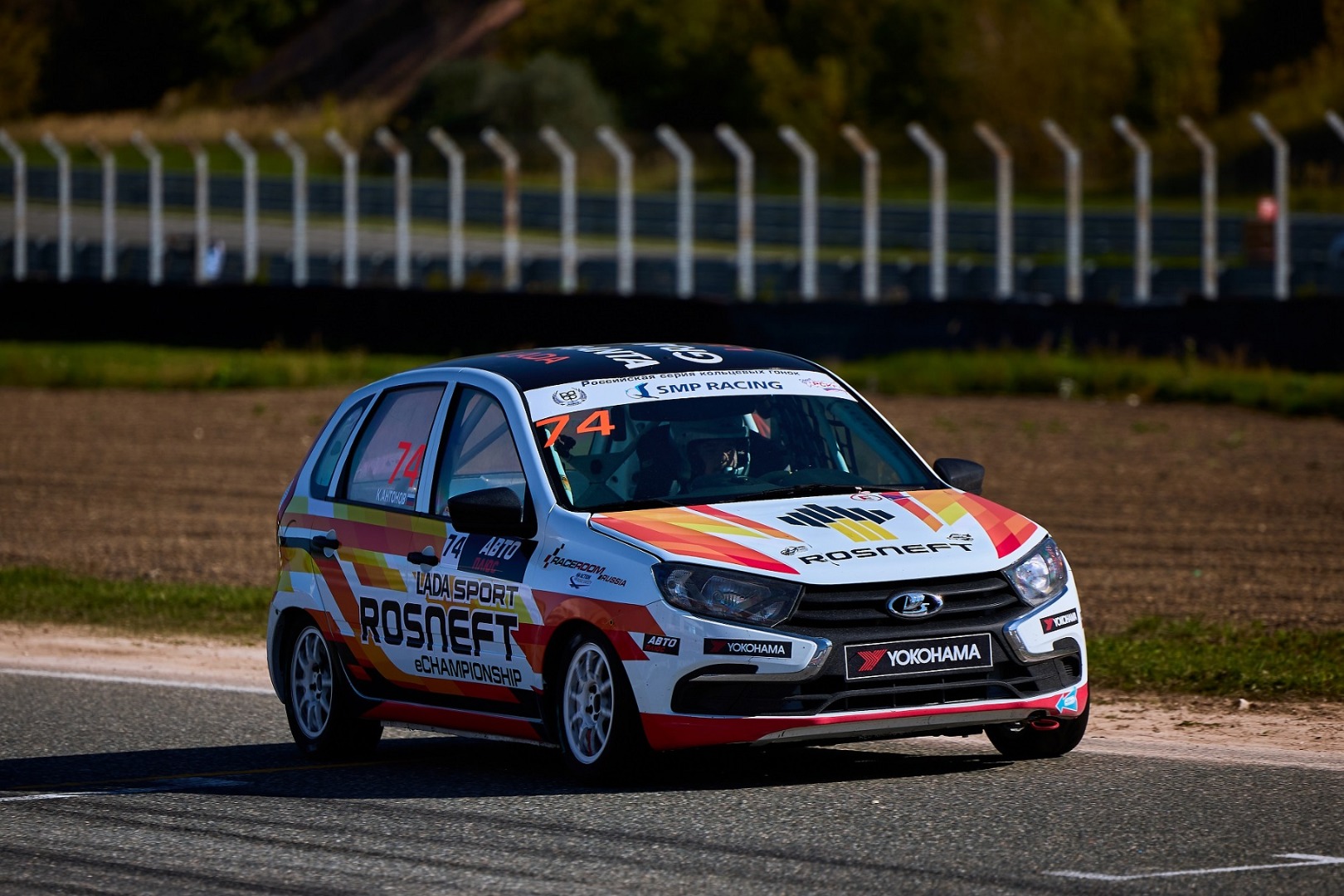 photo-https://static.lada.ru/images/v6/press-releases/LADA%20eChampionship.jpg